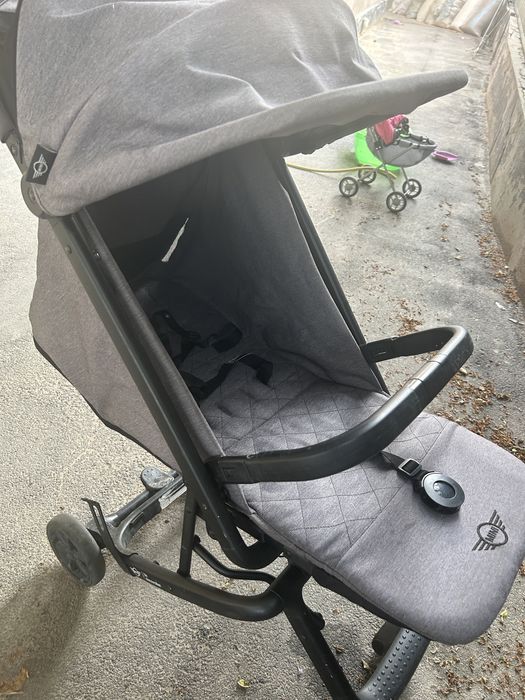 Срочно продам коляску easy walker