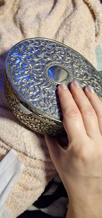 Cutie de bijuterii vintage suflată cu argint