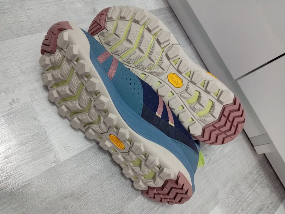 Adidași marca Merrell Gore-tex, mărime 41