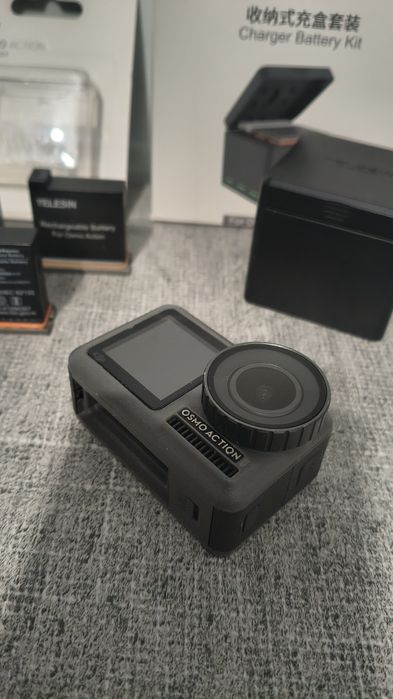 Екшън камера Osmo action + 2бр батерии и хъб