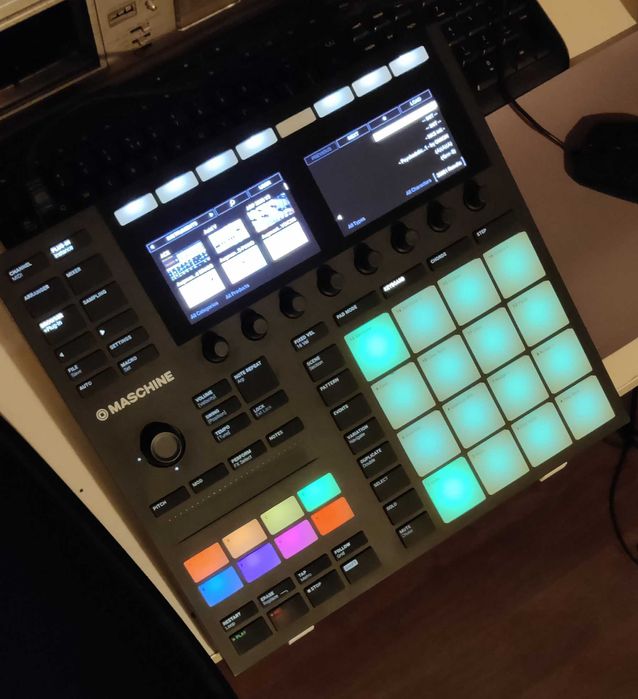 Native Instruments Maschine MK3 + Case Magma + stativ + Licente/soft