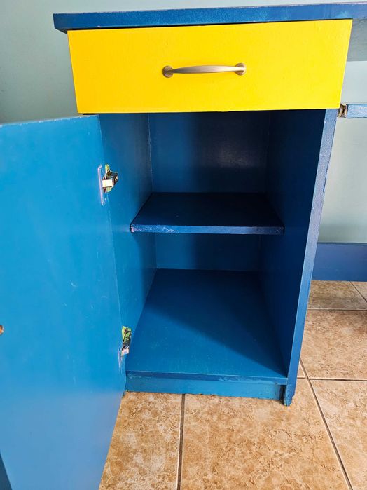 ПОДАРЯВАМ Ученическо бюро и шкаф