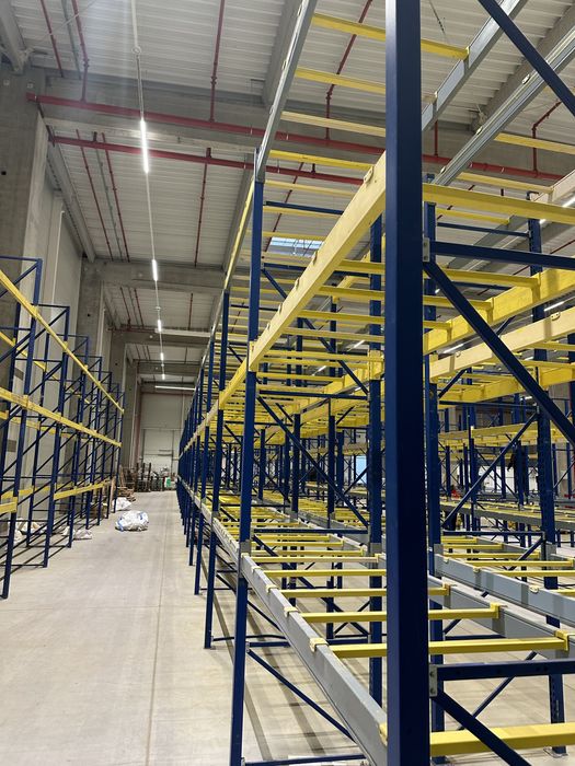 Ofertă la rafturi metalice pentru depozitarea industriale super preț