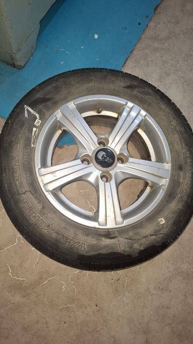 Продам Резину с дисками срочно