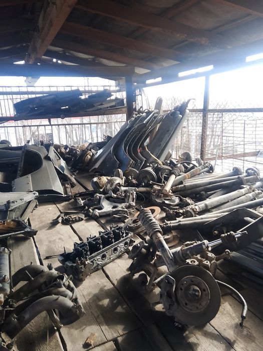 Продам запчасти на 190 Мерседес