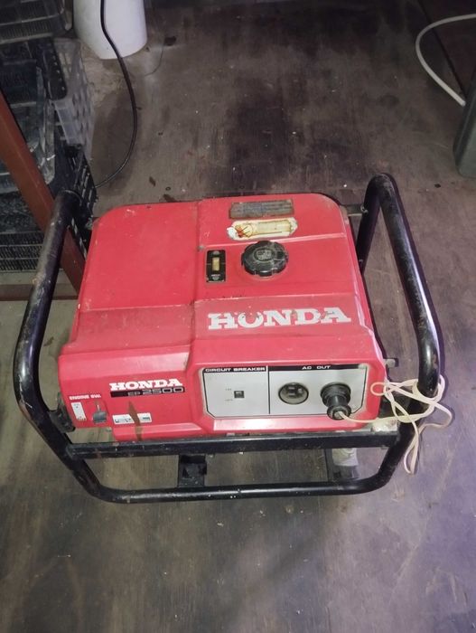 Бензиновый генератор