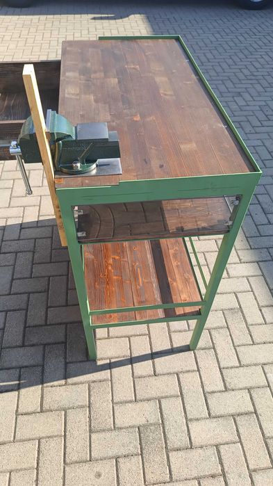 Banc de lucru cu menghină