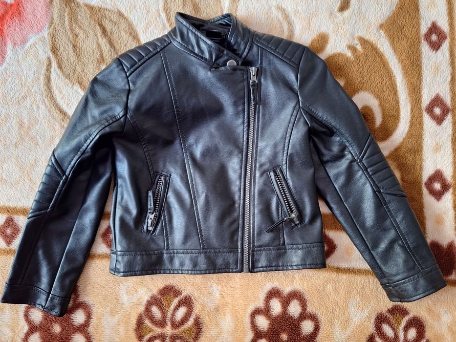 Продам куртку детскую