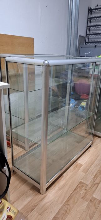 Стеклянные ветрины