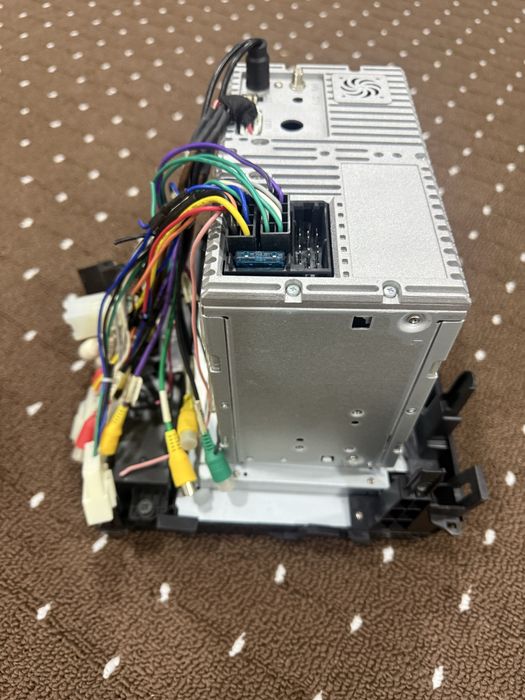 Родной монитор в сборе от Toyota Land Cruiser 200, модель 2019 года.