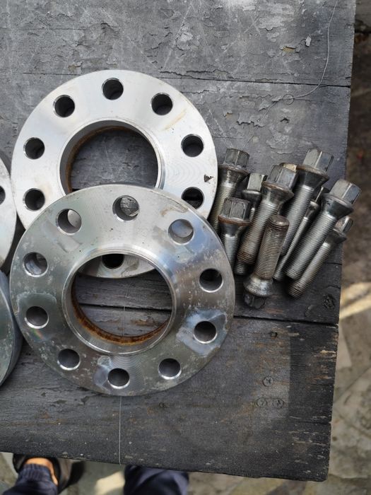 Продавам фланци за BMW E60 E90 E46