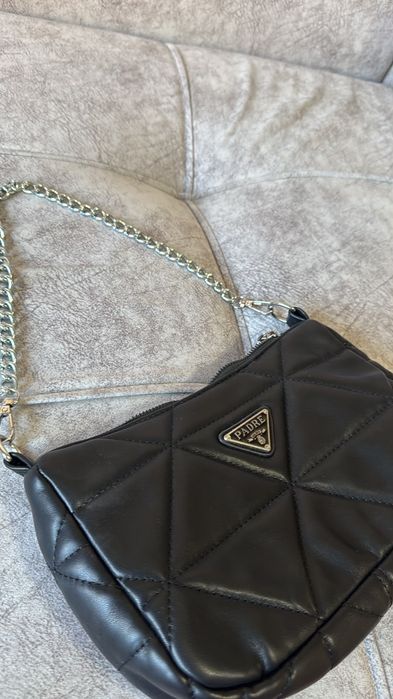 Сумка Prada продается