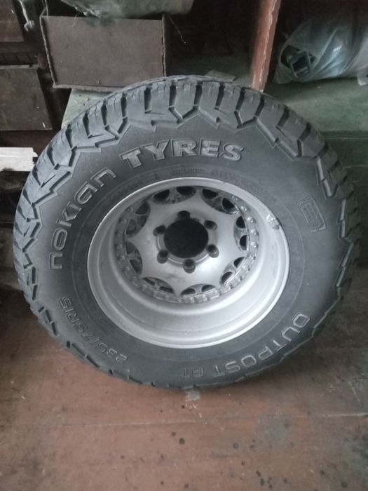 Продам шины  на поджеро