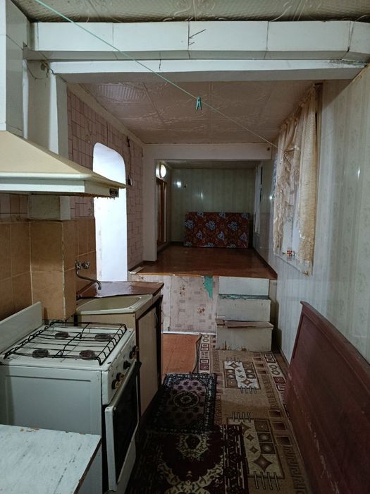 Navoiy sh. Shodlik ko'chadan 2 xona 3 xona qilingan kvartira sotiladi.