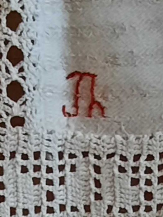 fata de masa din panza tesuta la razboi