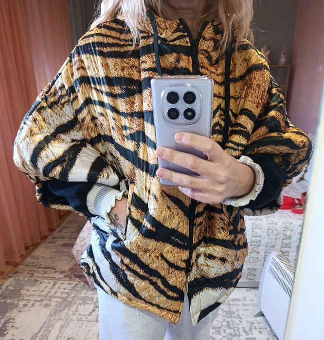 Дамски елек с качулка