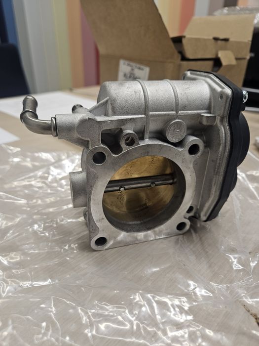 Nissan Qashqai j10 / дроселова клапа /нов/ стар