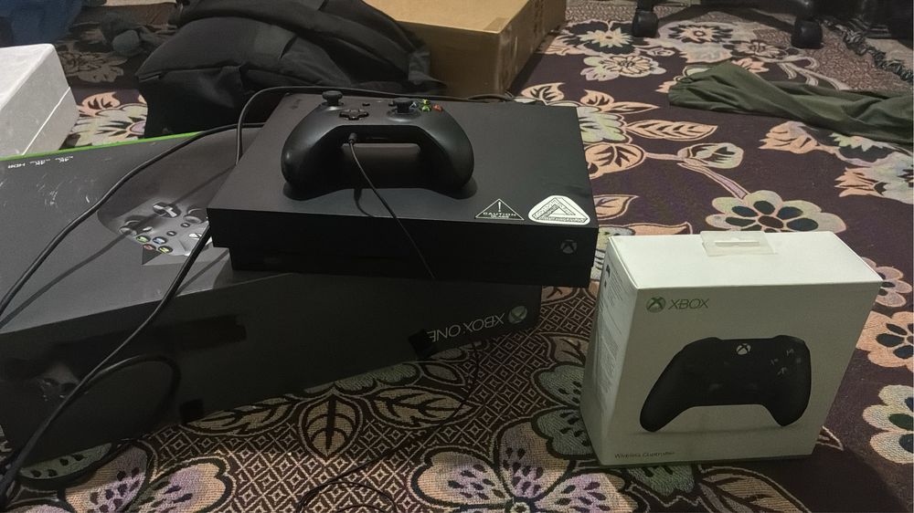 продам xbox one x 1tb