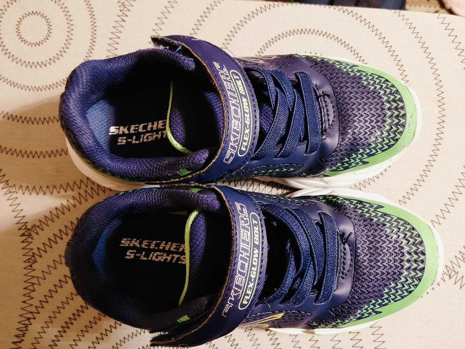 светещи маратонки Skechers