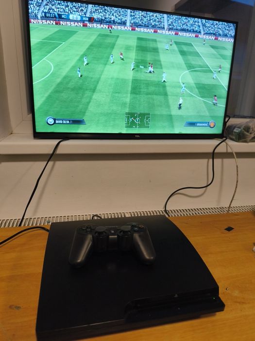 REDUCERE!! Sony PS3 PlayStation 3 cu joc FIFA și maneta originala