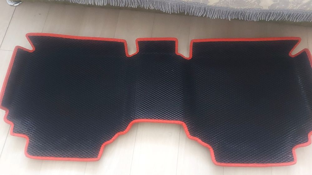 Продам авто коврики camry 40