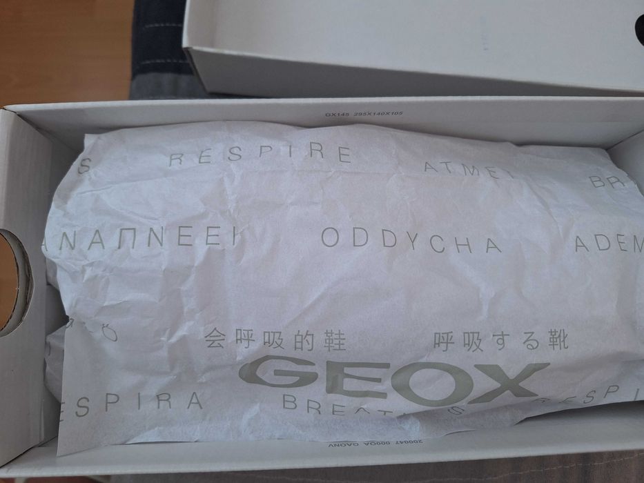 Обувки Geox 37 нови