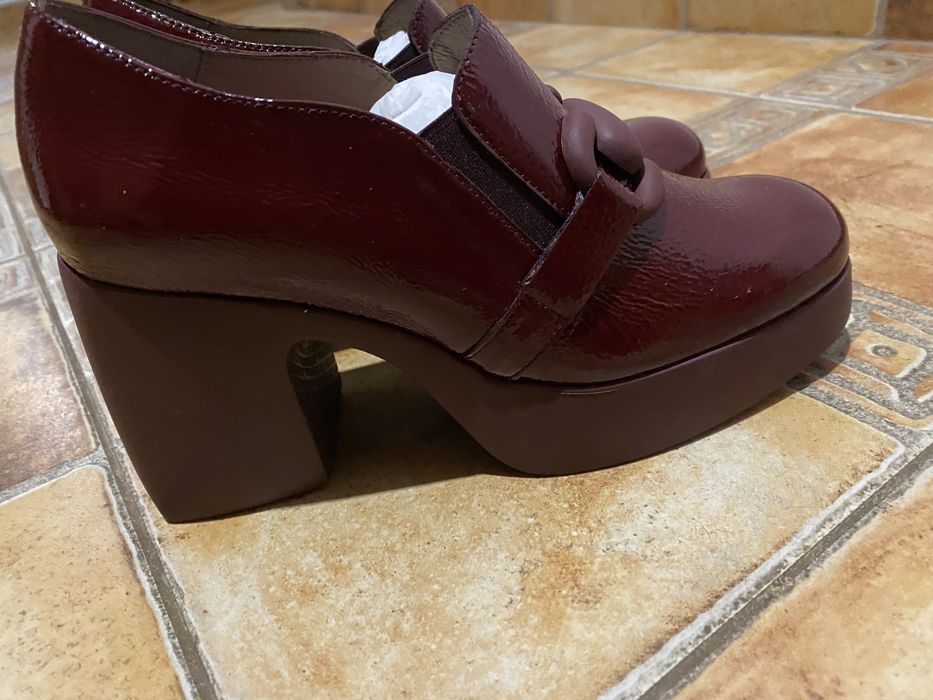 Обувките са нови.Снимала съм по -принцип колко струват в снимките