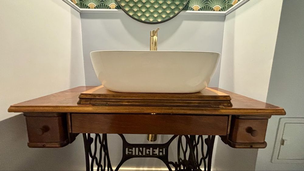 Lavoar baie pe masă de cusut Singer originală, restaurată, design unicat