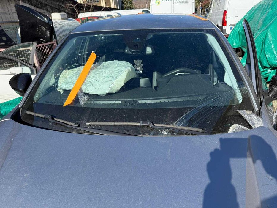 Peugeot 208 PureTech 100 Stop&Start EAT8 5 Usi A  4.200 € AVARIAT