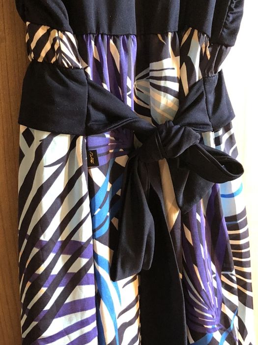 Синя рокля Ake