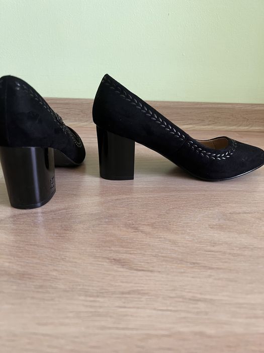 Продам туфли на замше