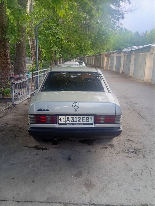 Mercedes-Benz 190 1986 — 2