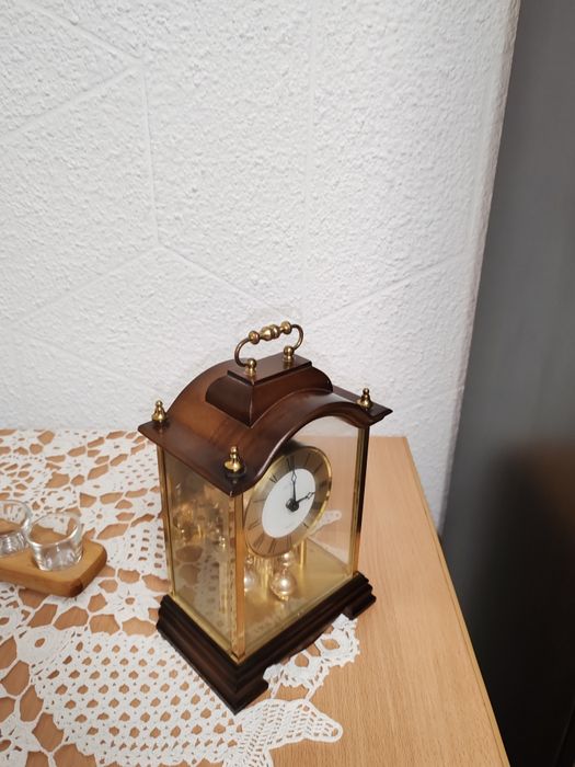 Ceas tip retro  cu baterie AAA