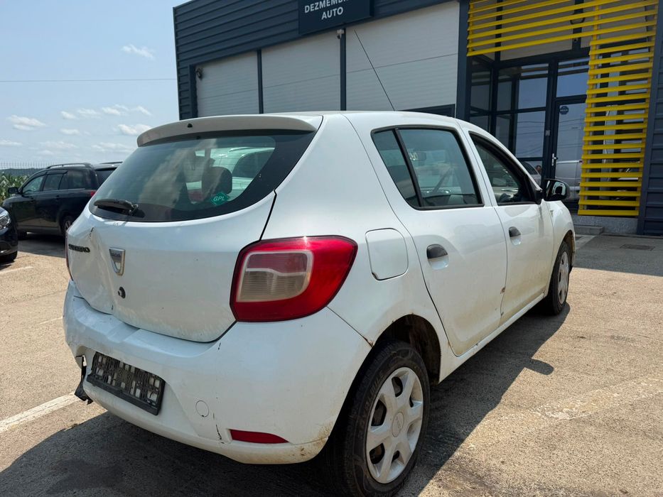 Dezmembrez Dacia sandero 2 alba 2013 1.2 benzina D4F732 volan stanga