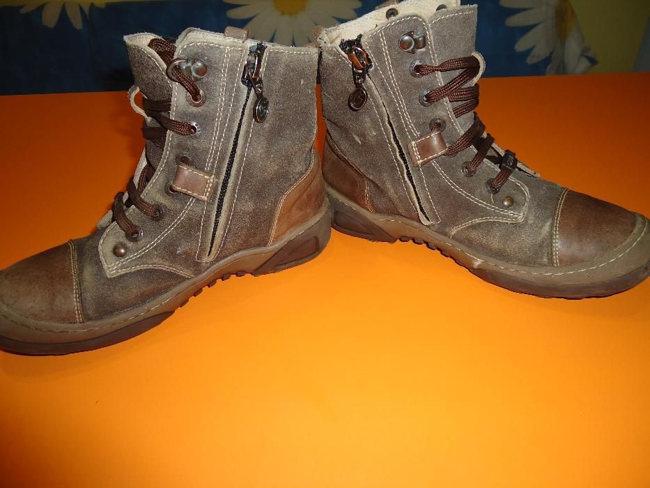 Боти -естествена кожа  шити -номер 32