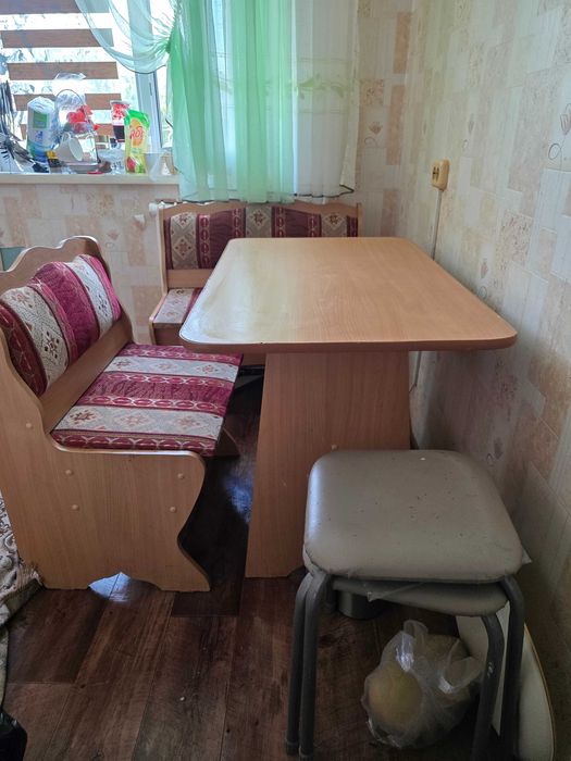 Кухонный набор, стол,стульями уголок