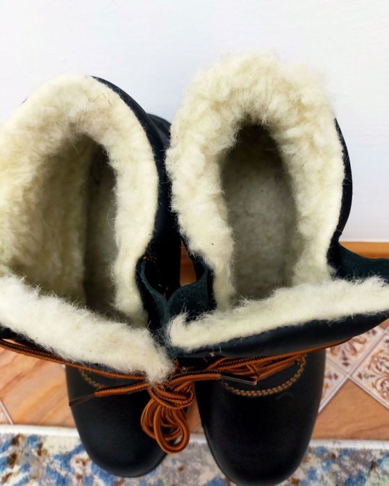 Продаётся спец обувь зимний за 10 тыс тг размер 43