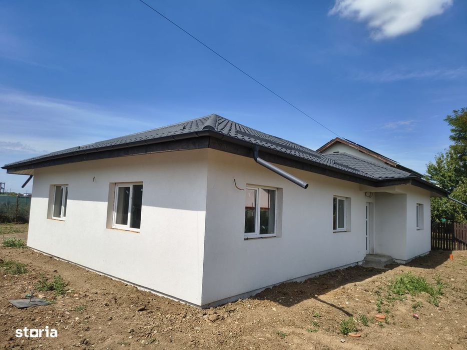 Casă nouă cu 4 camere în zonă liniștită