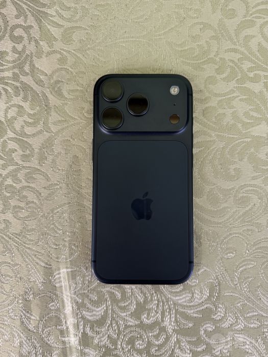 iPhone 17 pro deep blue 256 GB J/A