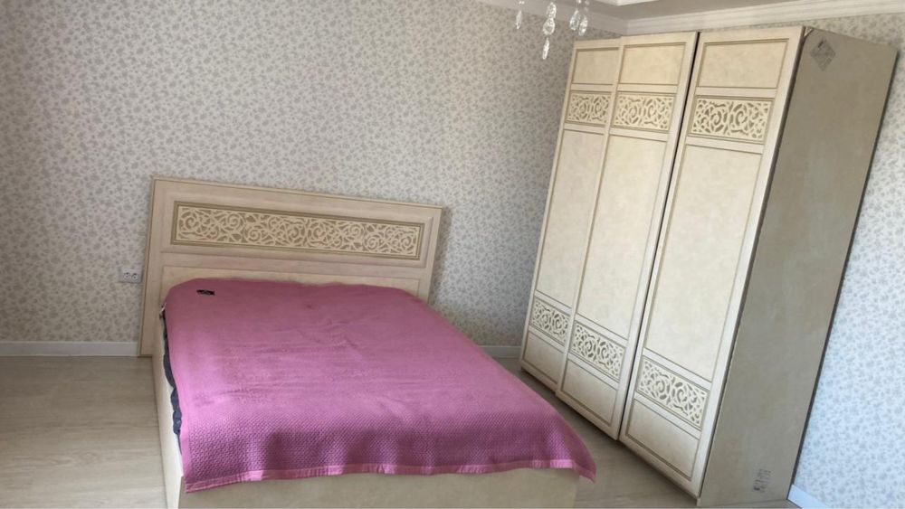 Срочно продам спальный гарнитур!