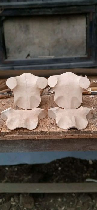 Cranii sculptate pentru panoplii