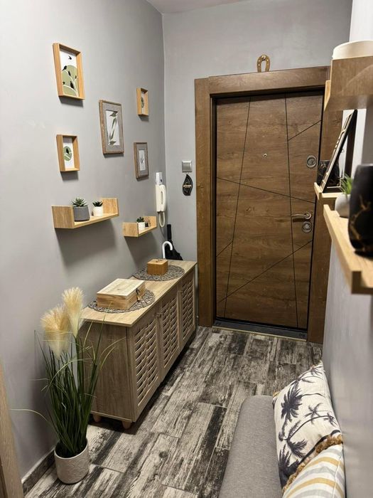 Дава се под наем Двустаен апартамент в Бургас, Изгрев - 63 кв.м за 561 € - Снимка #2