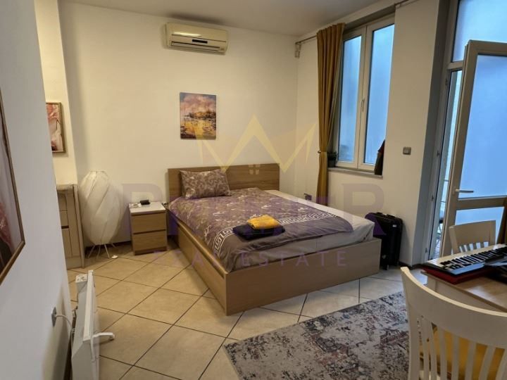 Продава се Четиристаен апартамент в София, Център - 117 кв.м за 4860 €/кв.м - Снимка #2