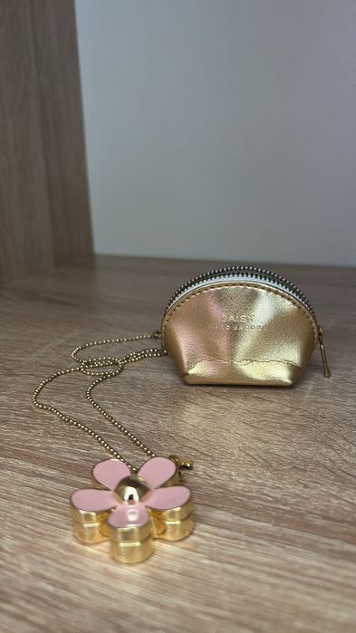 Lănțișor cu parfum solid și mini pouch - Marc Jacobs Daisy NOU