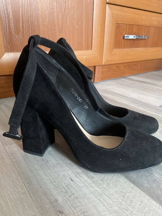 Женские вечерние туфли