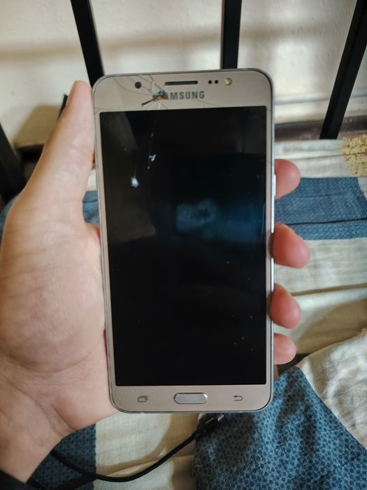Samsung galaxy J7 srochno sotiladi
