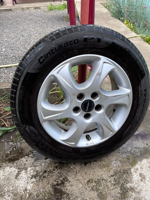 Set 4 roți de aliaj , cauciucuri Pirelli folosite o varăl
