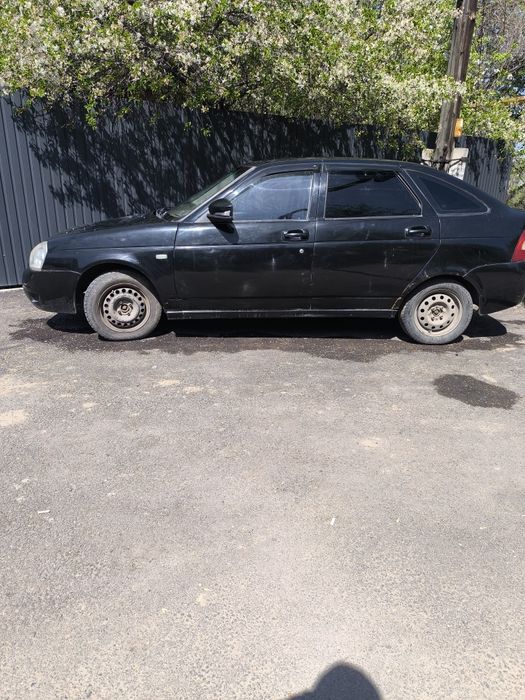 Приора продам 2011