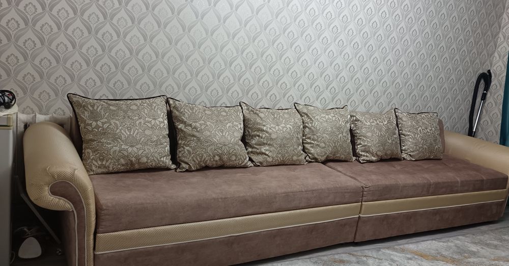 Продам диван гостиной