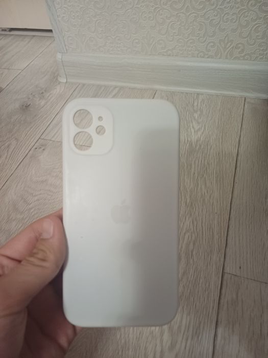 Продам чехлы на айфон 11